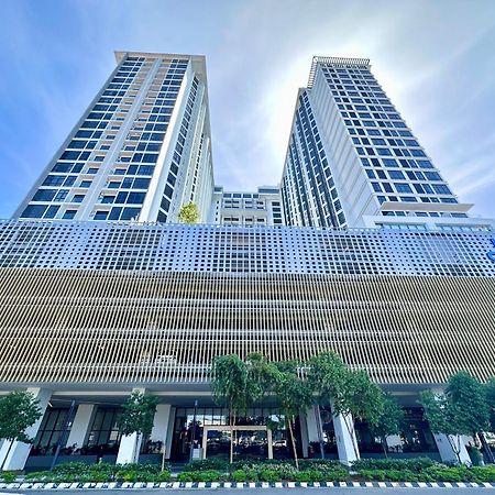 Kota Kinabalu City Centre @ The Shore By Casa Yolo エクステリア 写真