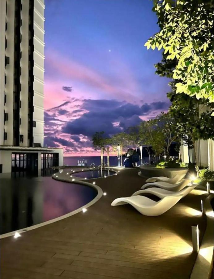 Kota Kinabalu City Centre @ The Shore By Casa Yolo エクステリア 写真