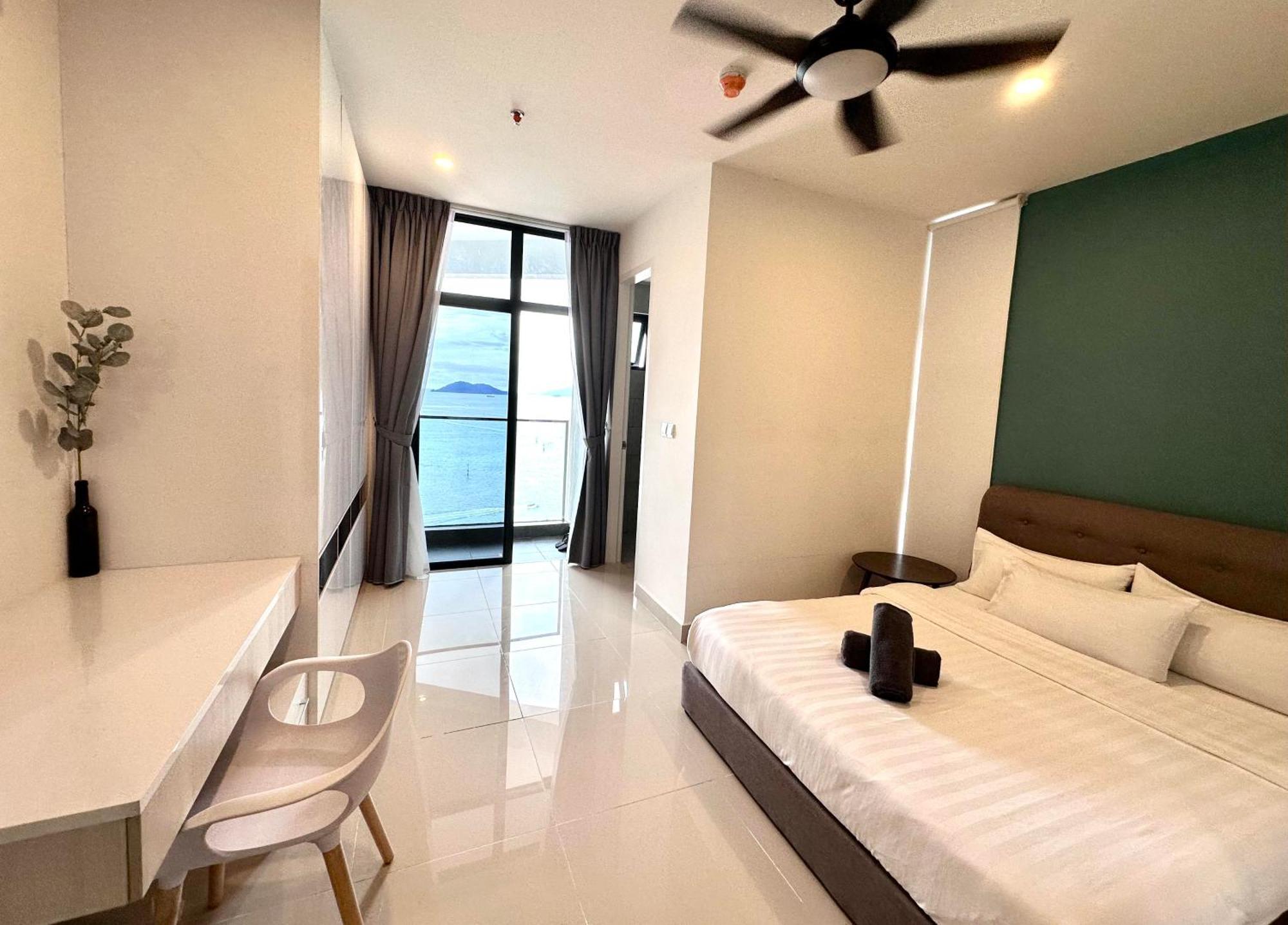 Kota Kinabalu City Centre @ The Shore By Casa Yolo エクステリア 写真